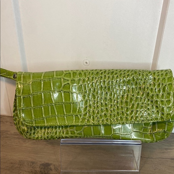 Green Faux Crocodile Embossed Clutch - East West - Shoulder strap conversion - Picture 1 of 6